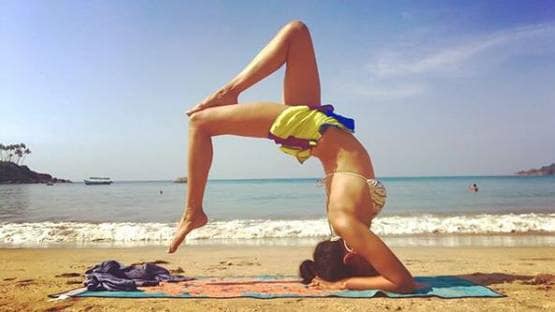  #Actress did yoga on the beach, fans were watching the pictures ...