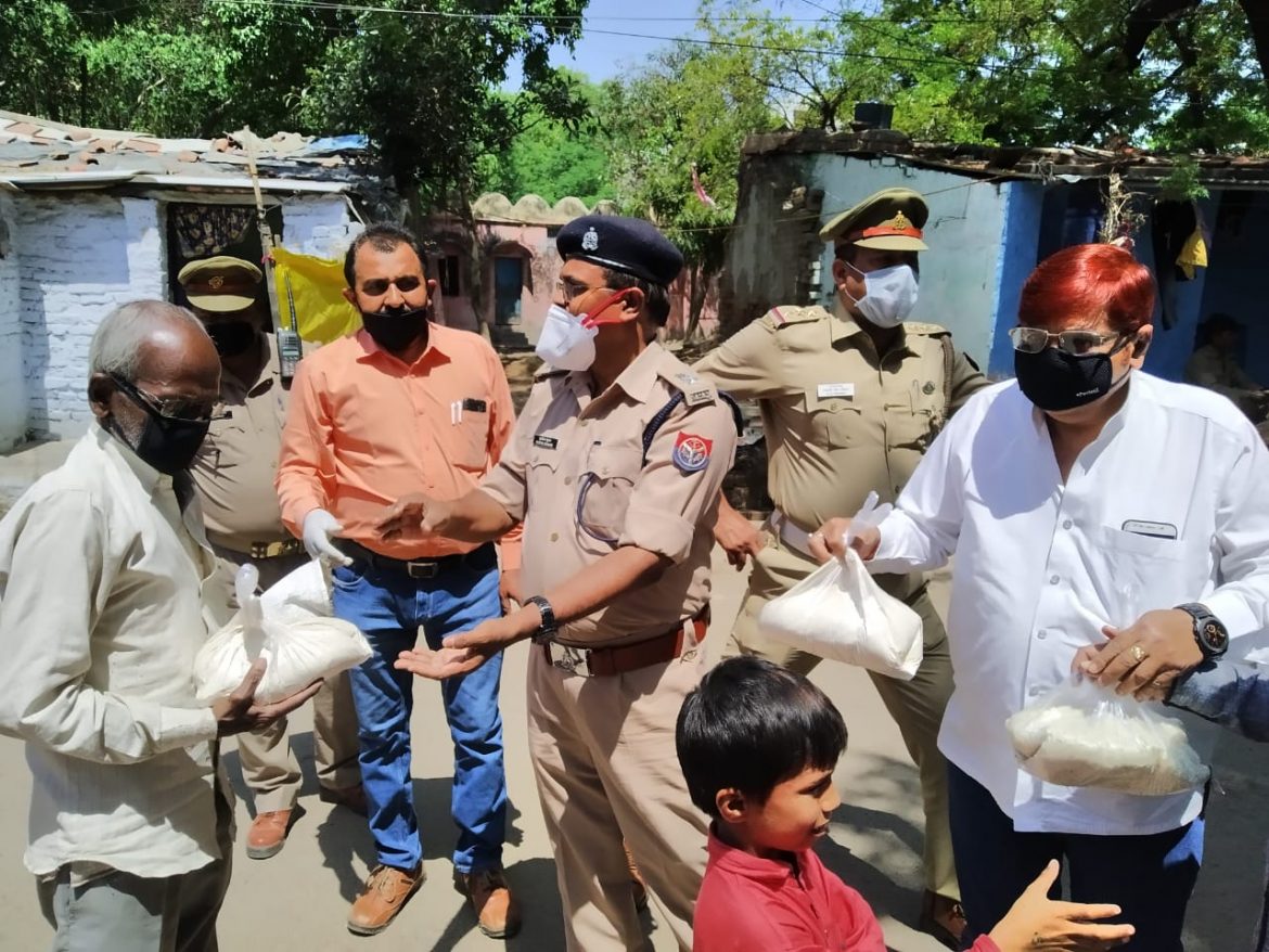 #Kanpur news : एस पी ट्राफिक ने जररूतमंदो की मदद की