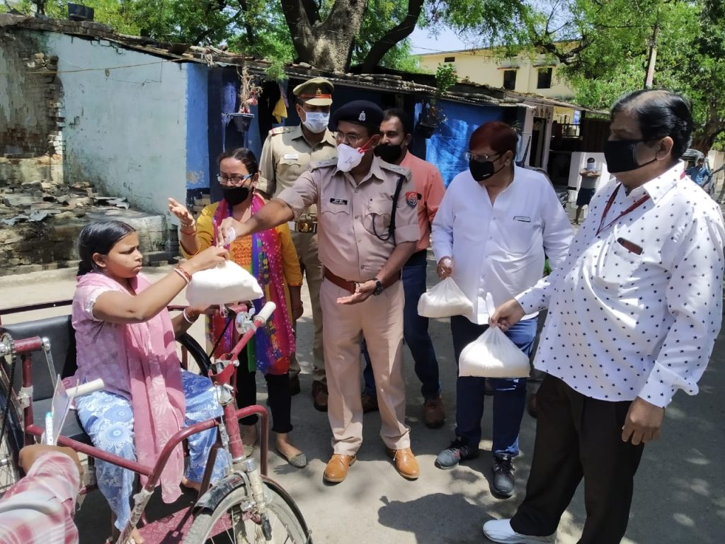 #Kanpur news : एस पी ट्राफिक ने जररूतमंदो की मदद की