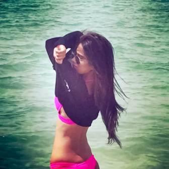  #NiaSharma shares photos in bikini