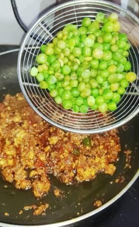 Special khoya paneer vegetable will enhance the taste of food
