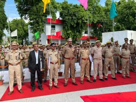 Police Commissioner BP Jogdand hoisted the flag, many policemen honored