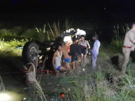 A tractor trolley full of devotees overturns in a pond in Kanpur, killing 10 people