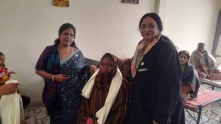 Lions Club distributed shawls and food items in old age homes