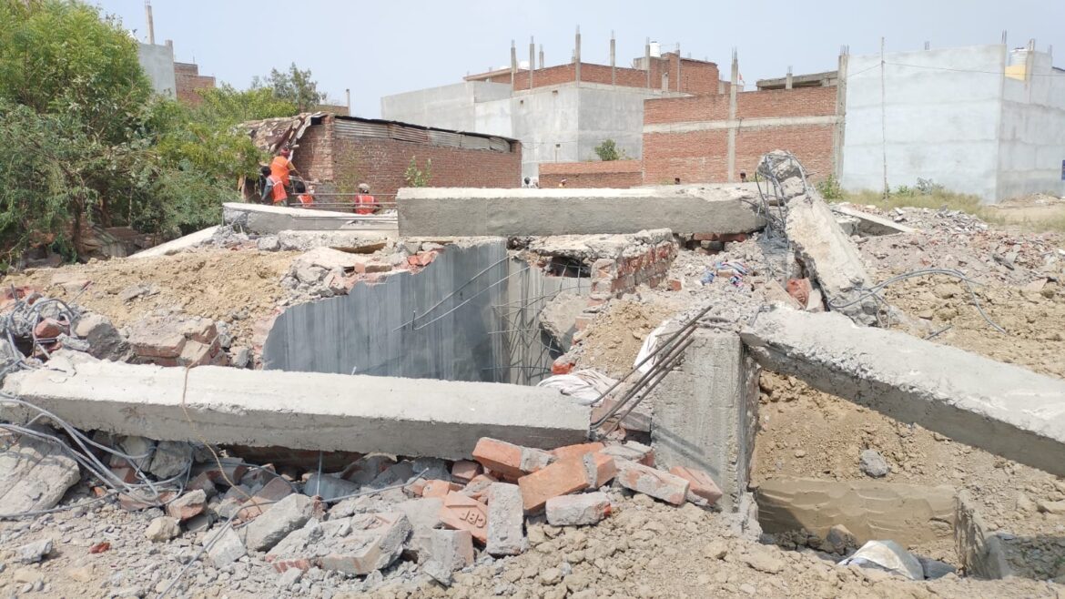 KANPUR NEWS: Bulldozer runs on 73 hundred square meter urban ceiling land