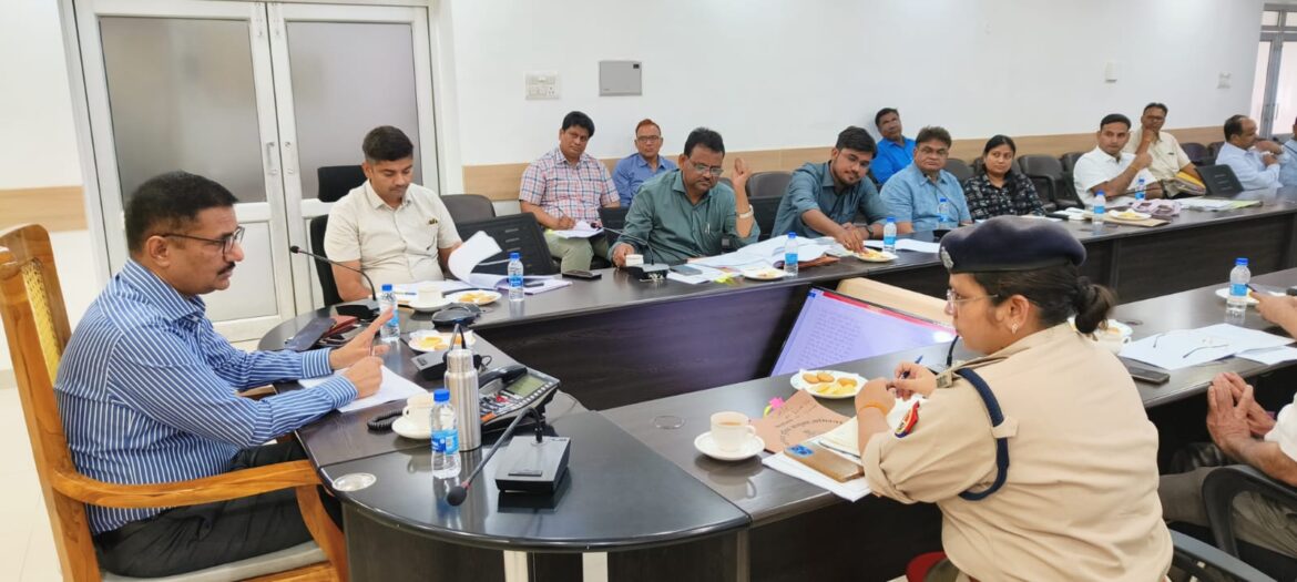 KANPUR DM IN ACTION MOOD: Show cause notice to ground water conservation officer