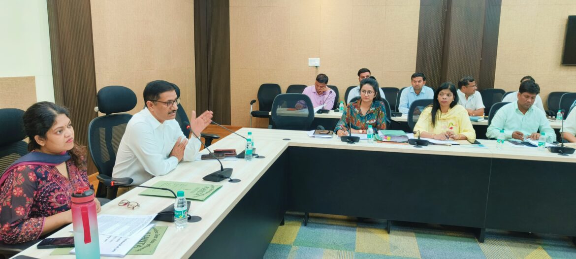 KANPUR NEWS: DM angry over poor progress of development works, notice to officers missing without informing