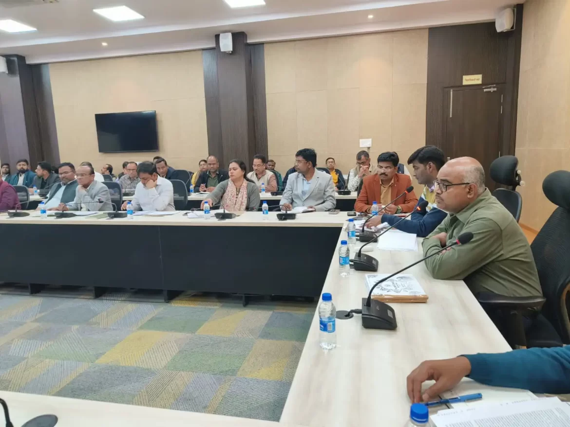 KANPUR NEWS: Show cause notice to ADM CITY, warning to drug inspector Rekha Sachan, reprimand to market secretary