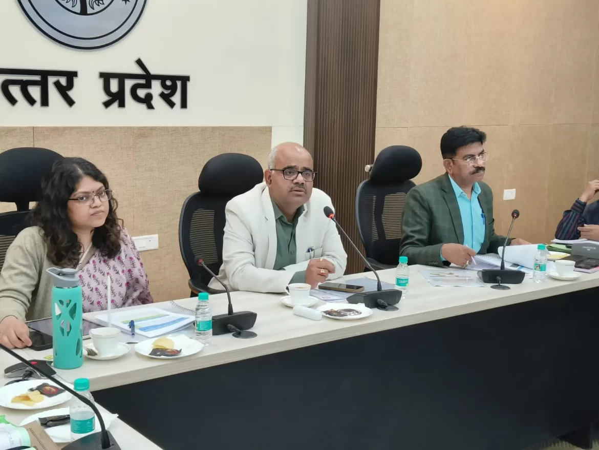 KANPUR NEWS: Adverse entry and salary of doctor stopped, notice issued to ACMO also