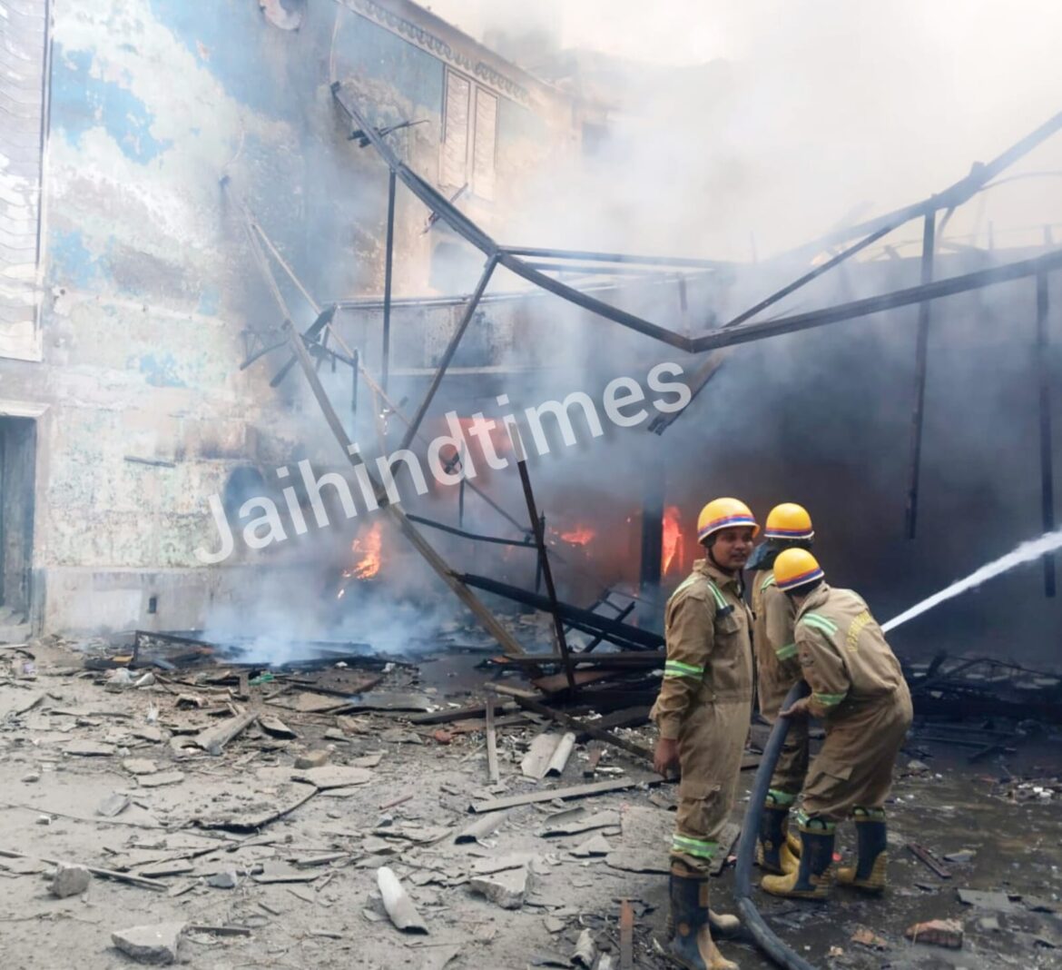KANPUR NEWS: Fire at Jai Hind Talkies, firefighters worked hard to control the fire