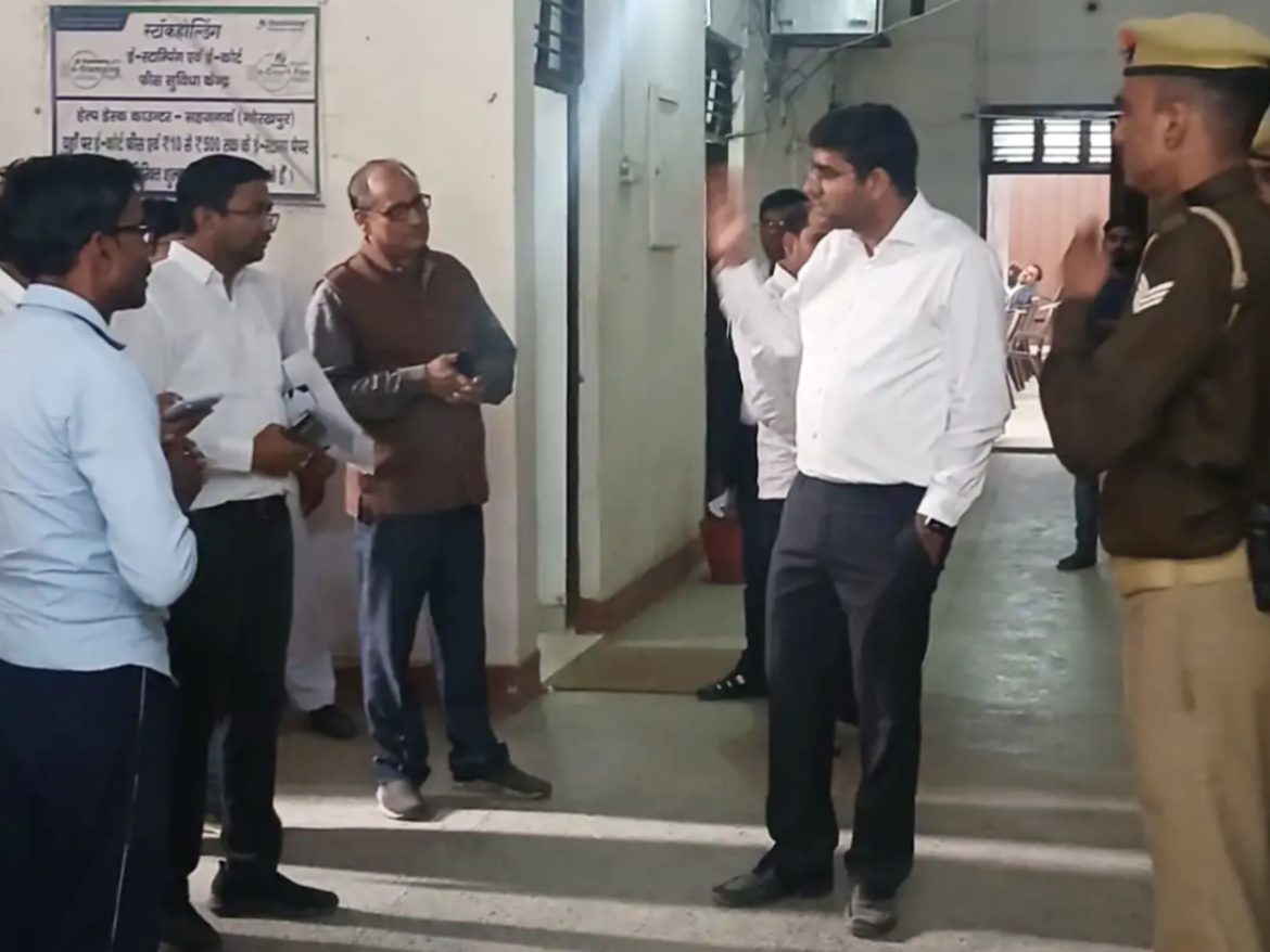 Uttar Pradesh News : Gorakhpur डीएम को तहसील निरीक्षण में मिली गंदगी, नाजिर को प्रतिकूल प्रविष्टि
