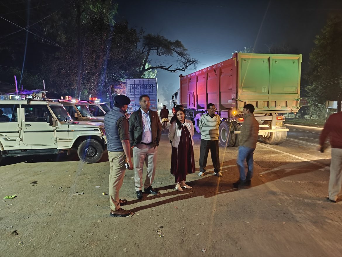 Kanpur News : प्रशासन की बड़ी कार्रवाई, घाटमपुर में 18 भारी वाहन सीज, 67 वाहनों का चालान, 5,99000 रुपये का चालान