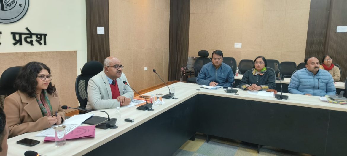 Kanpur News : डीएम सख्त, बीएसए से स्पष्टीकरण, बिल्हौर बीडीओ, एडीओ पंचायत और बीईओ का वेतन रोका