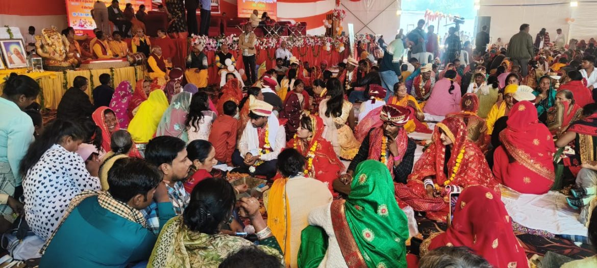 KANPUR NEWS : पत्नी सरकारी सामान लेकर हो गई रफूचक्कर, पति ने सिर पीट पूरी बात बताई अफसरों को, फिर क्या हुआ? खबर पढें