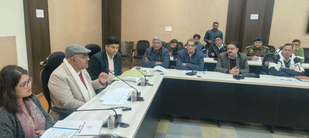 Kanpur News : डीएम का मिलावटखोरों पर सख्ती, नकली दवाओं के खिलाफ अभियान तेज करने के निर्देश