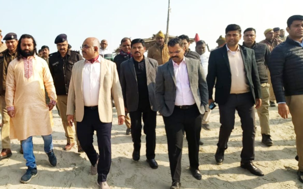 KANPUR NEWS : महिलाओं के लिए सरसैयाघाट पर अस्थायी चेंजिंग रूम बनाए जाने, संकेतक बोर्ड लगाने के निर्देश