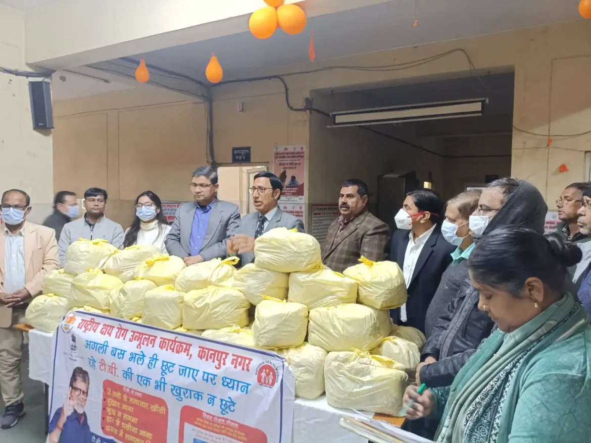 KANPUR NEWS : एडी हेल्थ ने 200 टीबी मरीजों को पोषण पोटली प्रदान की