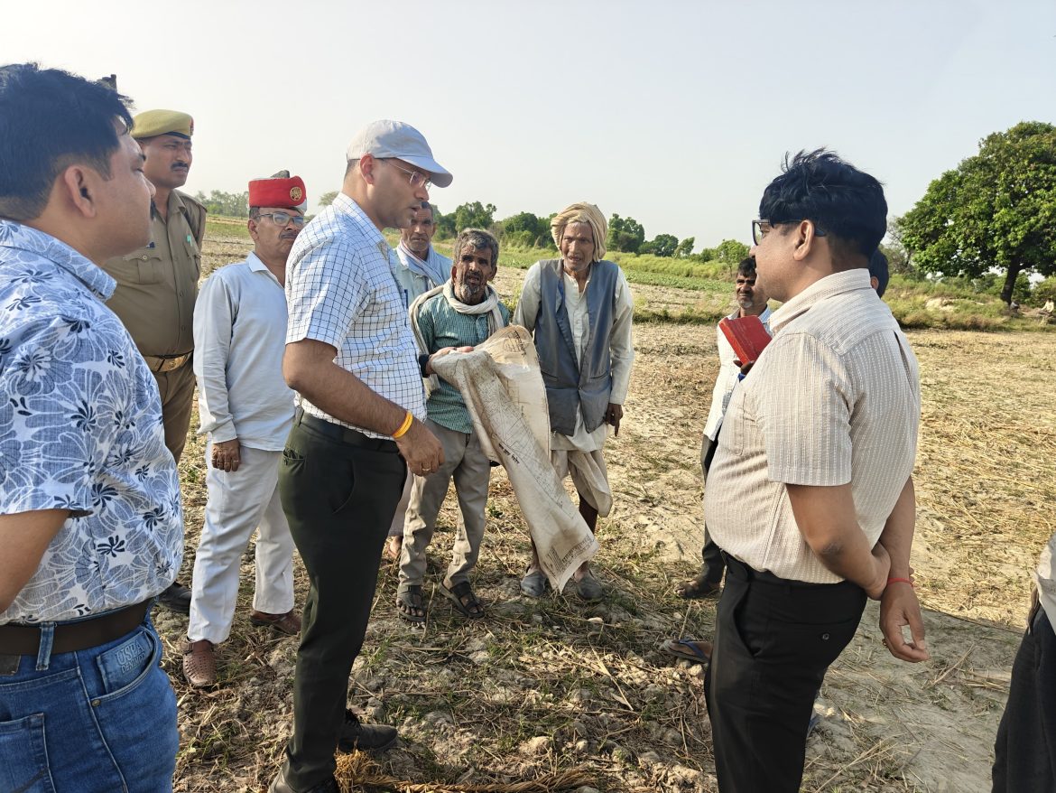 Kanpur Ghatampur Tehsil News:  “मेड़ पर न्याय”-लंबित बंटवारा वाद का निस्तारण एक ही दिन में