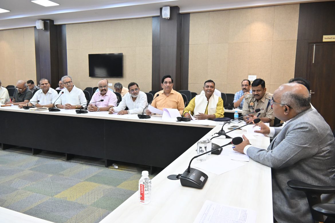 Kanpur News: नाबालिगों को वाहन न दें, गंगा बैराज पर स्टंटबाजों पर होगी कार्रवाई: डीएम