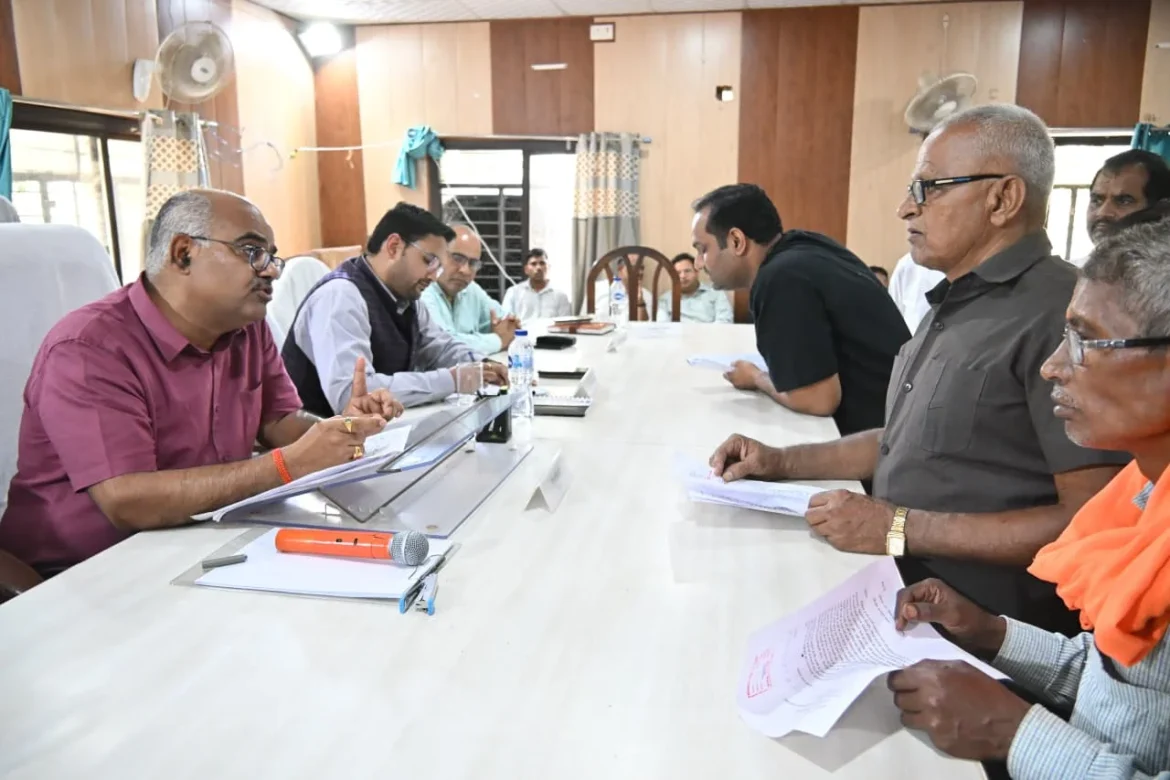 KANPUR NEWS : संपूर्ण समाधान दिवस में मौके पर मिली राहत, डीएम की मौजूदगी में 20 मामलों का निस्तारण